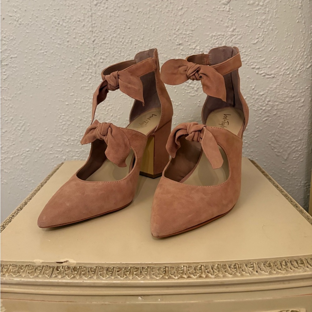 Lorde & Taylor Suede Bow Heels